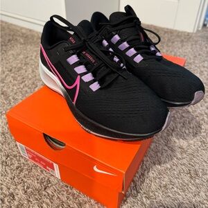 Women’s Sneaker Running Shoe Nike Air Zoom Pegasus 38 Size 8.5 Black Pink Lilac